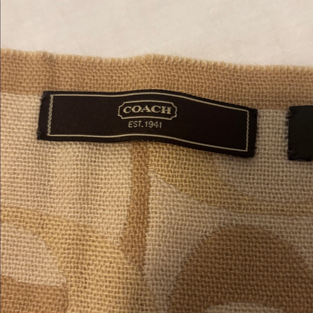 Coach Tan & Cream logo Patterned rectangle fringe scarf 100% Merino wool classic - Picture 6 of 11